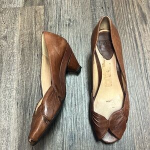 FRYE ada pleats peep brown leather open toe low heel shoe size 8